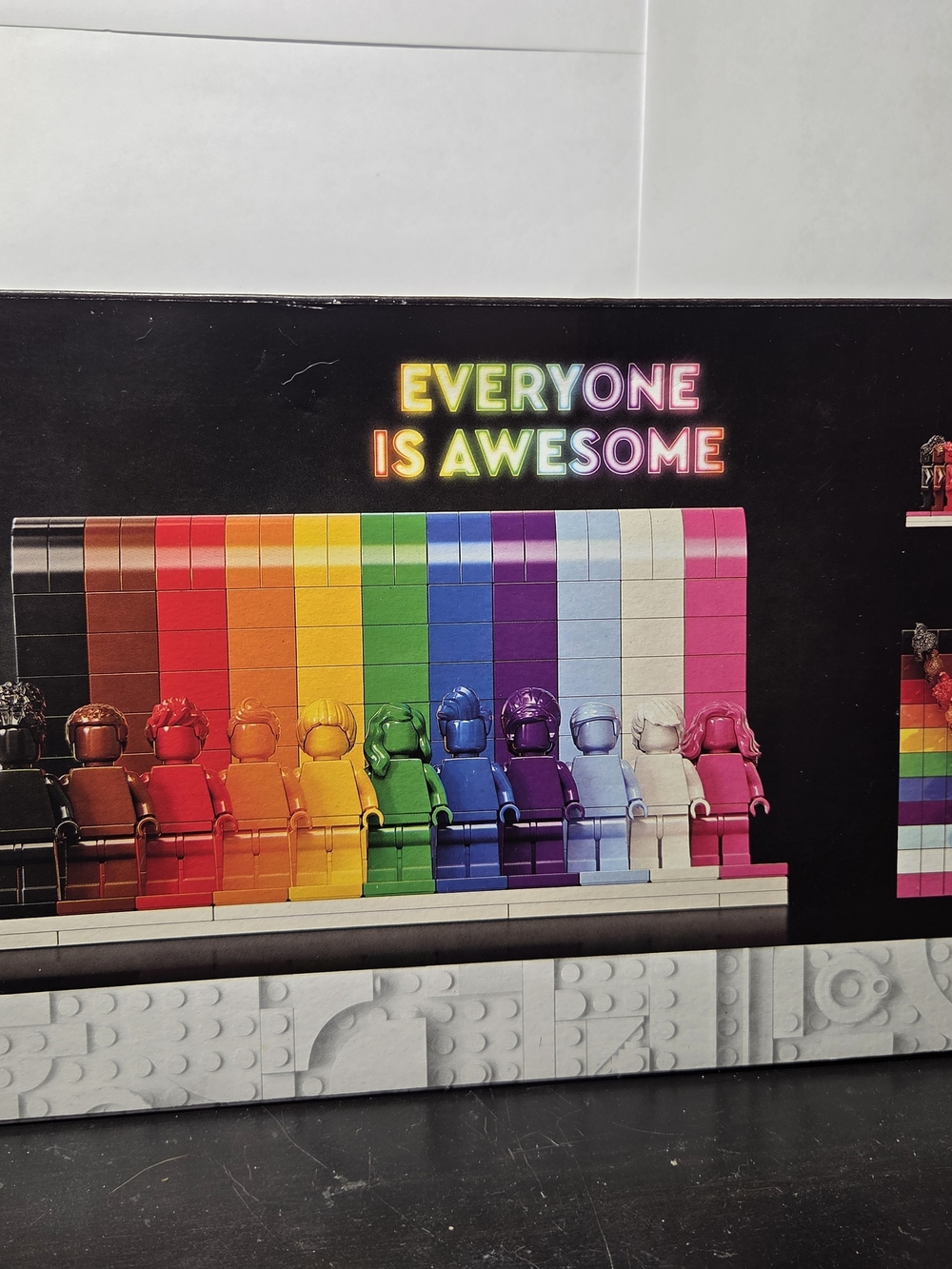 LEGO Everyone Is Awesome Rainbow Minifigure Display Set - Multicolor